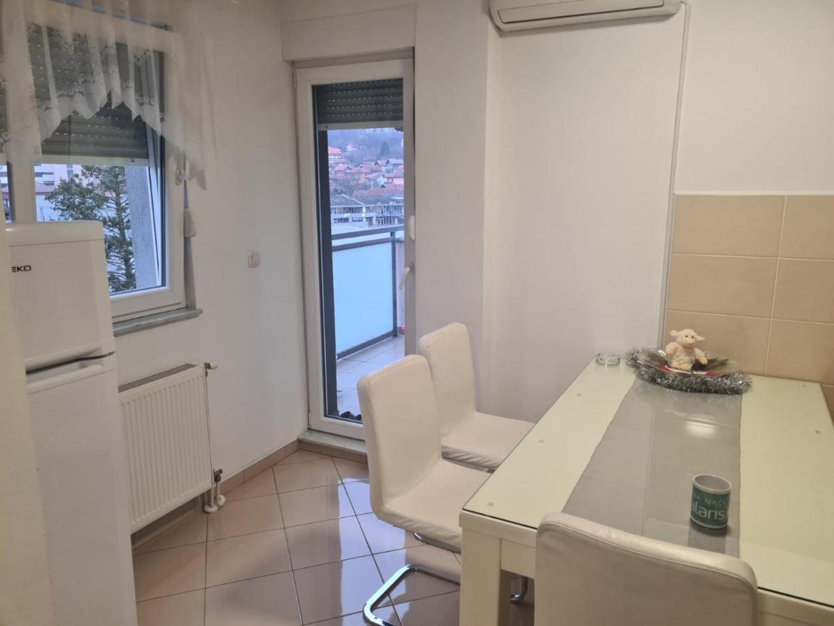 Апартаменты Apartman Bella Добой Экстерьер фото